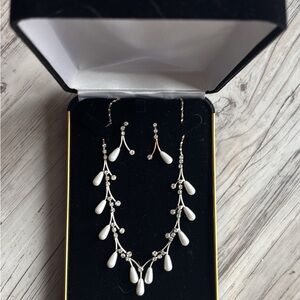 Elegant White Teardrop Necklace and Earring Set
